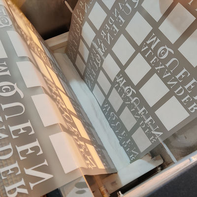 قیمت خوب کاغذ انتقال عمده فروشی 60 سانتی متر 30 سانتی متر Pet دو طرفه مات فیلم Dtf رول برای چاپگر DTF آنلاین